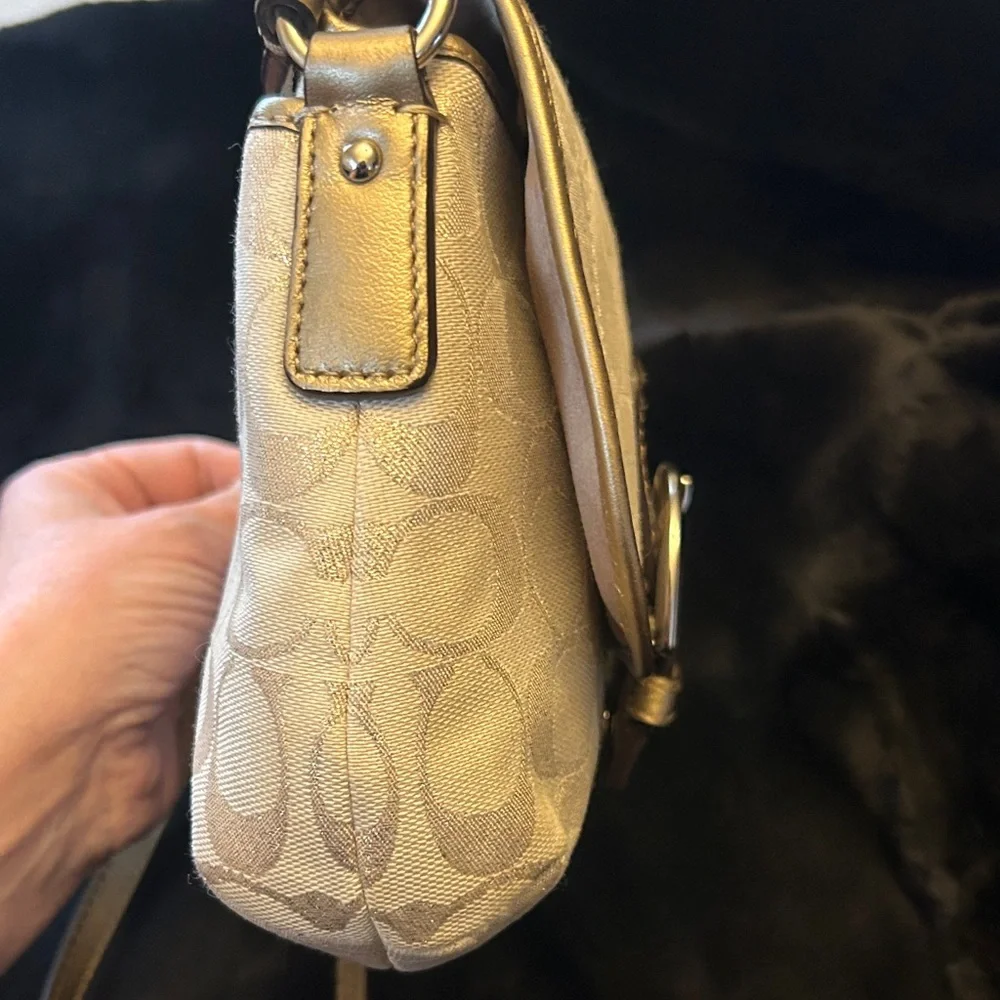 Coach Signature C Gold and Cream Soho Crossbody bag - Picture 7 of 16